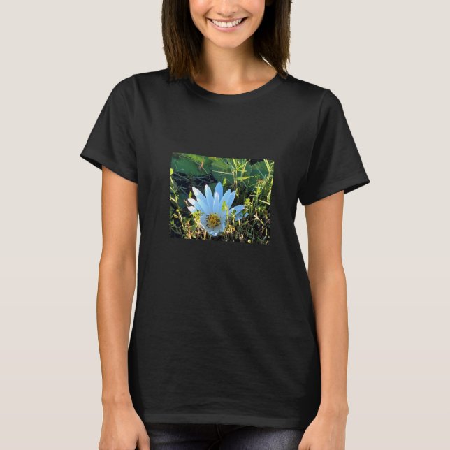 Blume auf T - Shirt (Vorderseite)
