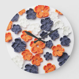 Blume aus handgefertigten Frühlingstoffen, orange Große Wanduhr