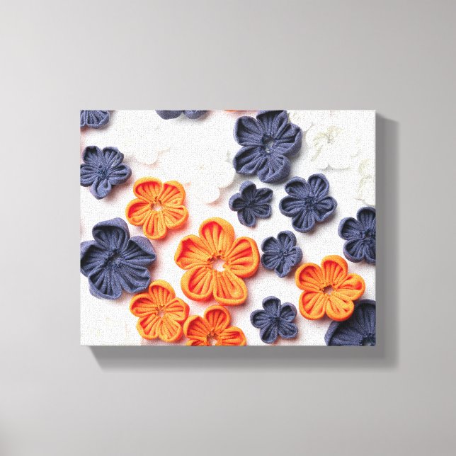 Blume aus handgefertigten Frühlingstoffen, orange  Leinwanddruck (Vorderseite)