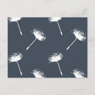 Blume aus Navy Blue und Weiß Dandela Postkarte