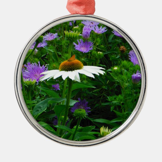 Blume aus weißem Kon, violette Blumen und Motte Silbernes Ornament (Vorne)