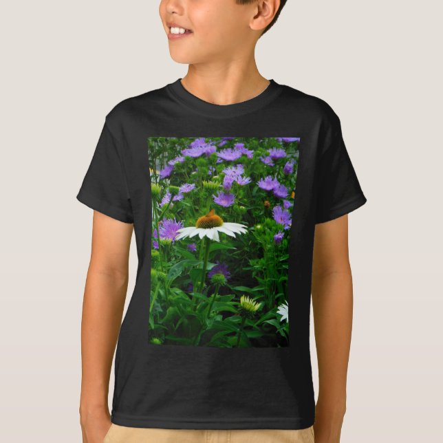 Blume aus weißem Kon, violette Blumen und Motte T-Shirt (Vorderseite)