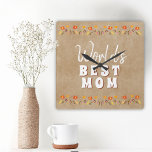 Blume der besten Mama der Welt in rustikaler Beige Quadratische Wanduhr<br><div class="desc">Weltbeste Mama Blume florale Rustikale Beige Square Wall Clock. Handgezeichnet Blume in schönen Frühlingsfarben auf rustikalem,  altem Papierhintergrund. Geschenk für eine Mutter für Muttertag,  Geburtstag oder Weihnachten. Du kannst Mama zu Mama wechseln,  Mama, ..</div>