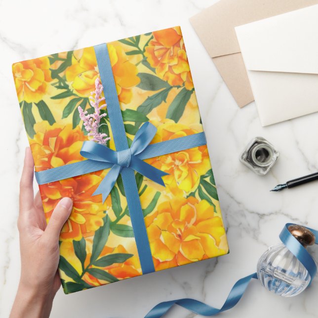 Blume der gelben und orangen Marigold-Art Geschenkpapier (Schenken)