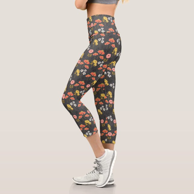 Blume der orangen und gelben Doodle Capri Leggings (Links)