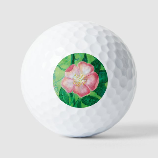 Blume der rosa Wilden Rose und die grünen Blätter Golfball (Vorderseite)