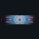 Blume des Lebens/des personalisierten geistigen Skateboard<br><div class="desc">Blume von Leben-/Blume-DES Lebens heiliges Universum-personalisiertes geistiges Geschenk. Personifizieren Sie es mit der Initiale/dem Namen der Empfängers oder fertigen Sie es weiter besonders an, wenn Sie den Schriftart, die Größe u. die Farbe des Textes ändern sowie den Text bewegen mögen. Oder löschen Sie den Text, wenn Sie ihn eher außen...</div>