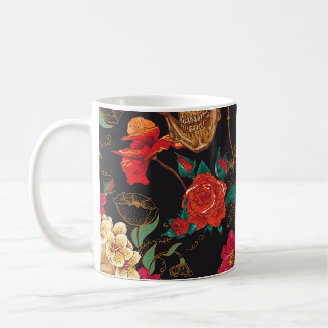Blume des Schädels: Nahtloser dunkler Hintergrund. Kaffeetasse (Links)