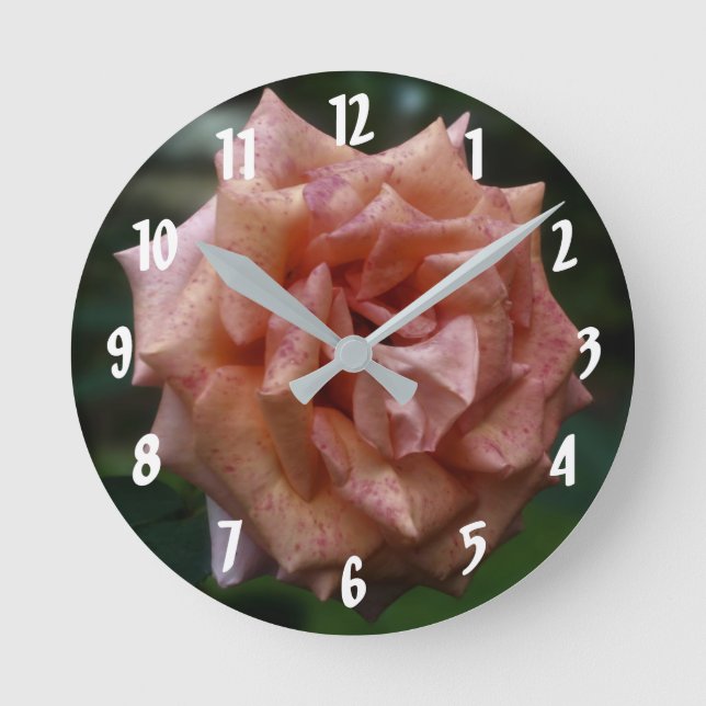 Blume für die gezogene Rose Runde Wanduhr (Vorderseite)