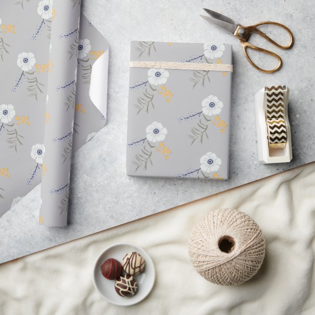 Blume Gelbes blaues Muster Geschenk Geschenkpapier (Sweet Spring Floral Flower Motif Blue Gray Yellow Wrapping Paper from Studio Posies.)