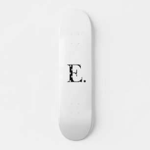 Blume Gemusterter Buchstabe E Skateboard