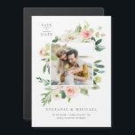 Blume im Aquarellgarten Save the Date Foto Magneteinladung<br><div class="desc">Mit unserem Foto Save the Date Magnet, einem Blumenstrauß aus Rosa, Rosa und Weiß-Rose, Dahlien und Grün in Aquarellen, verkünden Sie Ihren großen Tag. Dieses elegante Design ist ideal für Hochzeiten im Frühling und im Sommer geeignet und verbindet romantischen Charme mit moderner Personalisierung. Fügen Sie einfach Ihr Lieblings-Foto und alle...</div>