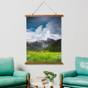 Blume im Frühjahr unter dem Berg Krn Wandteppich Mit Holzrahmen