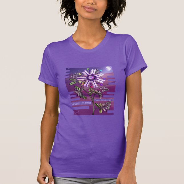 Blume im T - Shirt der Wüste (Vorderseite)