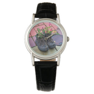 Blume in alten Stiefeln Armbanduhr