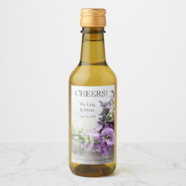 Blume in Lavendeltönen bei alter Musik Weinetikett