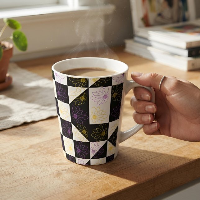 Blume in monochromen ästhetischen Schachbrettern Milchtasse (Von Creator hochgeladen)