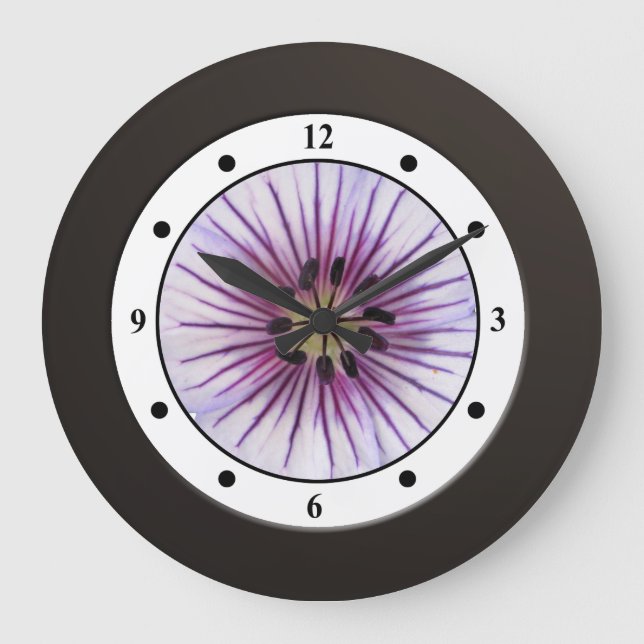 Blume Lila Garten mit Blumen Moderne Ziffern Große Wanduhr (Vorderseite)