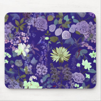 Blume mit eleganter und geheimnisvoller Atmosphäre Mousepad