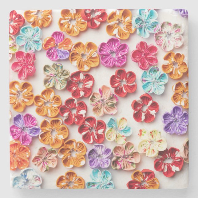 Blume mit Handnähte, Multicolor Steinuntersetzer (Vorderseite)