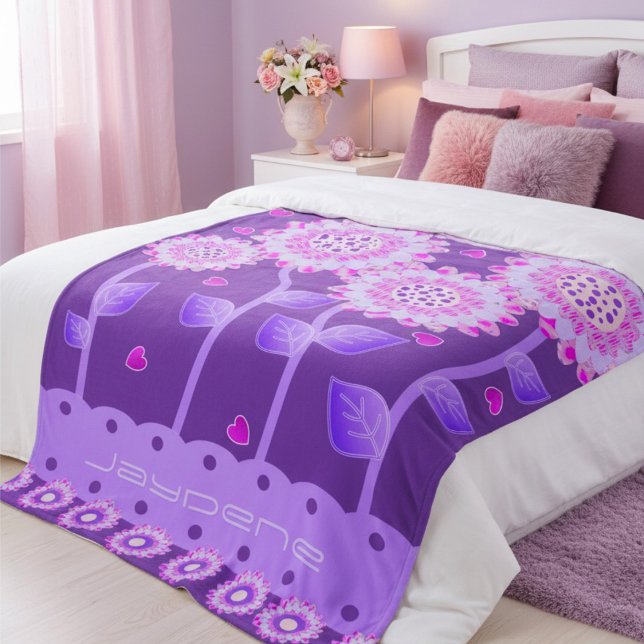 Blume mit Herz in Lila und rosa Fleecedecke (Love pink & purple? Then this is waiting for you. Customize it for yourself or create a pretty gift.)