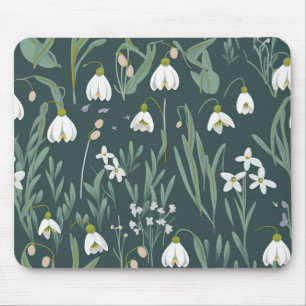 Blume mit weißem Schnee auf Grün Mousepad