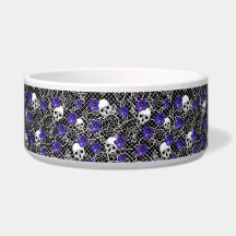 Blume, Schädel und Spitzen