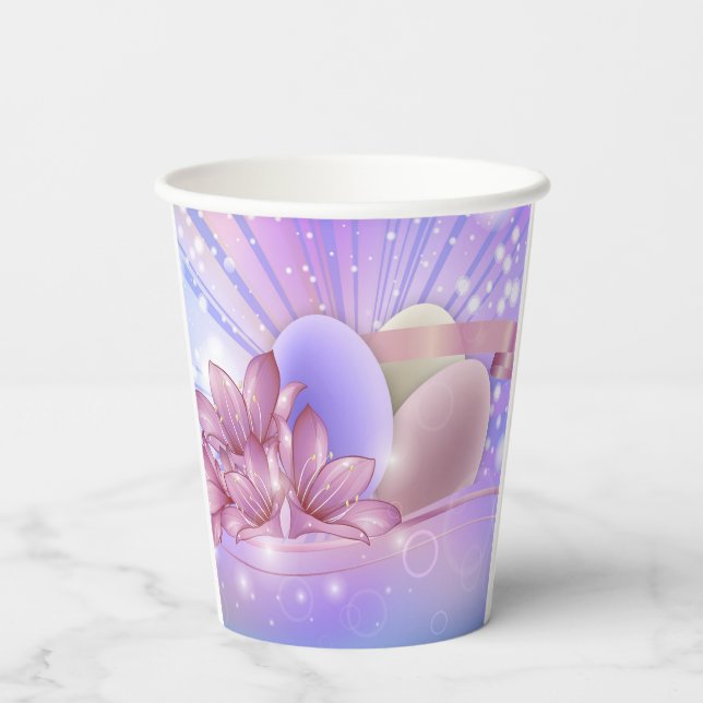 Blume und Eier auf farbenfrohen pastellfarbenen Un Pappbecher (Rückseite)