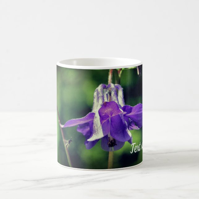 Blume und Personalisierte Biene durch Kolumbus Kaffeetasse (Mittel)