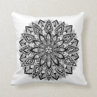 BlumeMandala Schwarzweiss Kissen