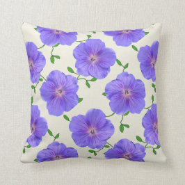 Blumen-blaue Pelargonie auf irgendeiner Farbe Kissen