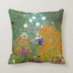 Blumen-Garten durch Vintages Blumen Gustav-Klimt Kissen<br><div class="desc">Bauerngarten/Vintage Kunst des Blumen-Gartens/des Hütten-Gartens gemalt im Jahre 1905 vom österreichischem Symbolist u. von Kunst Nouveau Künstler Gustav Klimt (1862-1918)</div>