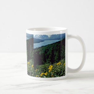 Blumen in dem zwei Medicine See - Tasse