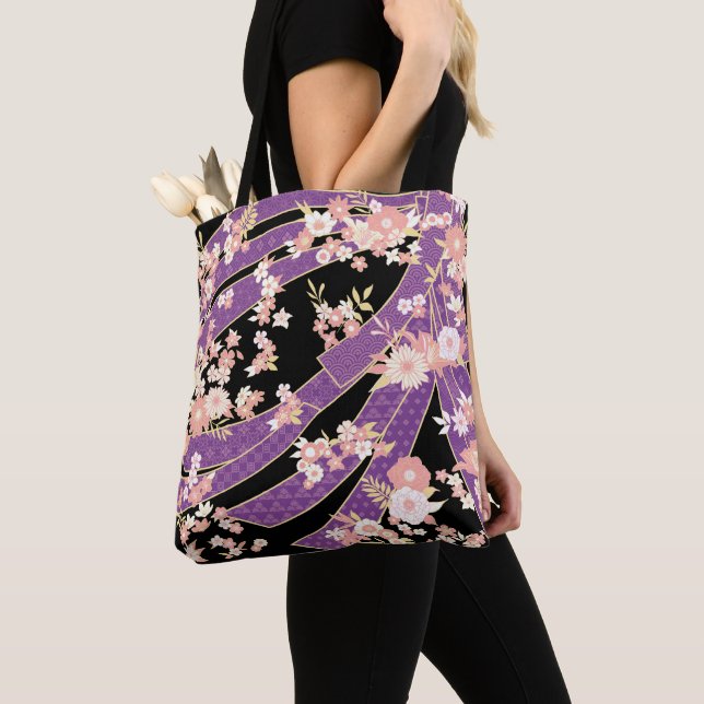 Blumen-Kimono-Muster Violett (Von Nahem)