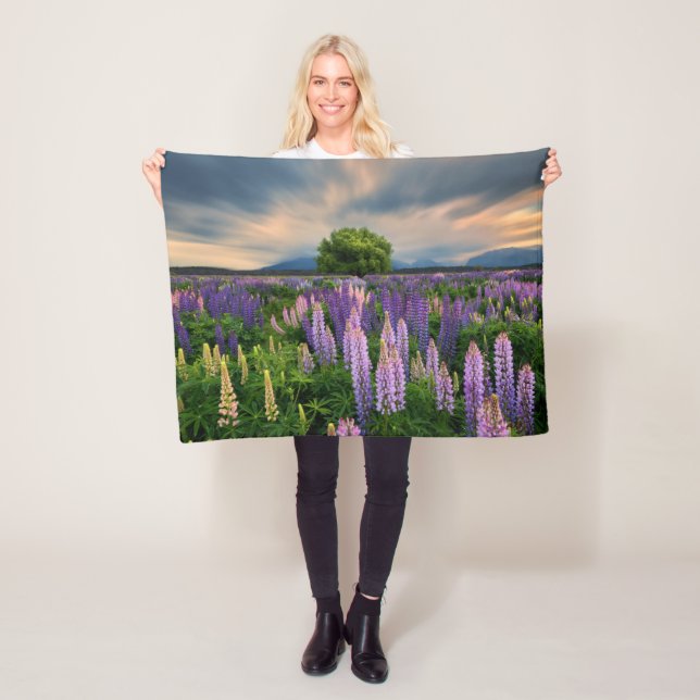Blumen | Lupinefeld in Neuseeland Fleecedecke (Beispiel)