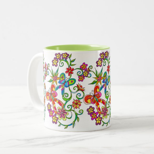Blumen und Schmetterlings-Tasse durch Leslie Clair Zweifarbige Tasse (Vorderseite Links)