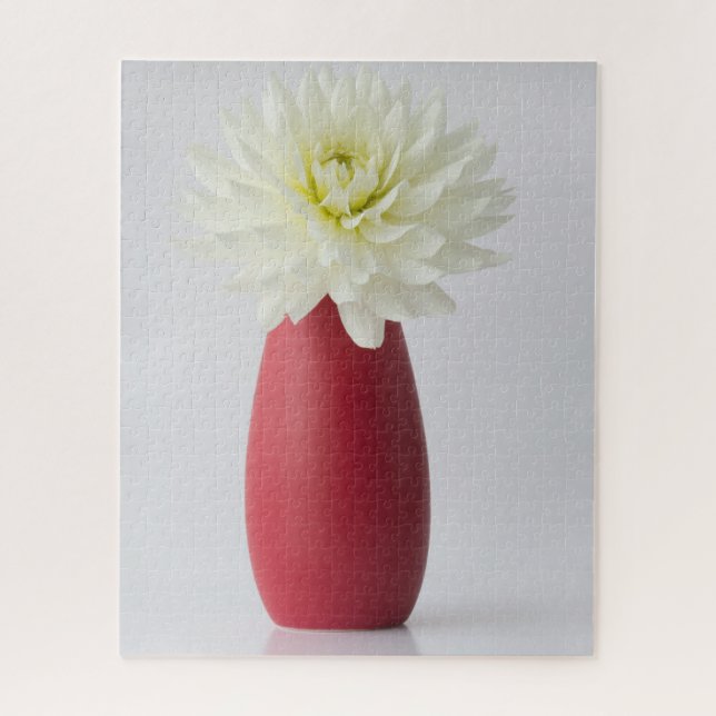 Blumen | White Dahlia in Red Vase Puzzle (Vertikal)
