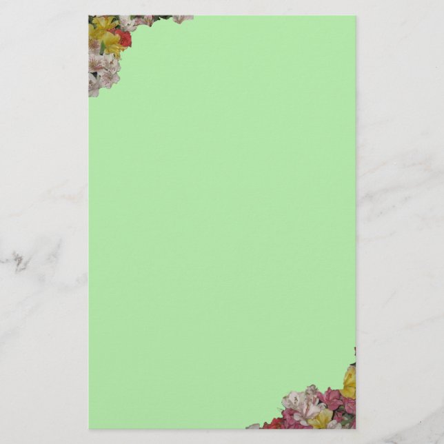 BlumenBouquet über hellgrünes Geschirr Briefpapier (Vorderseite)