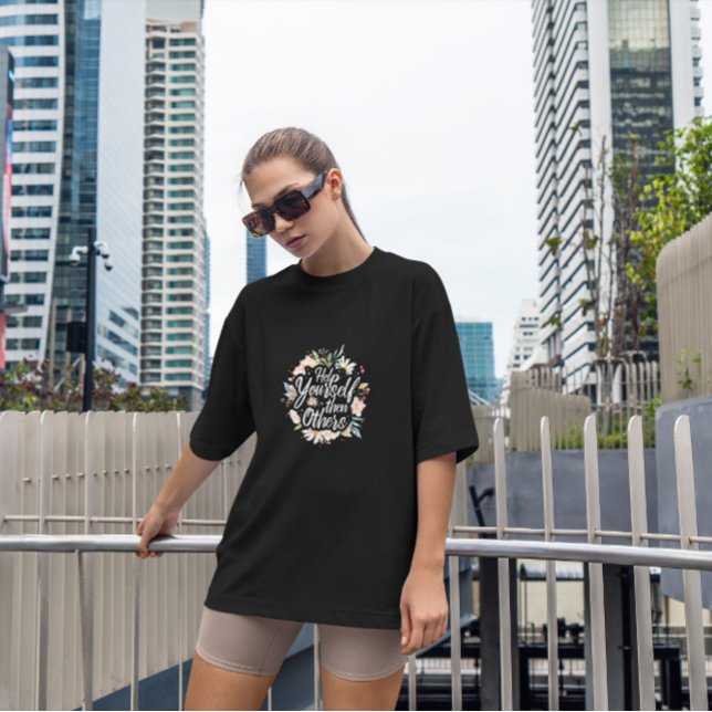 Blumenbriefe helfen Ihnen selbst T-Shirt (Von Creator hochgeladen)