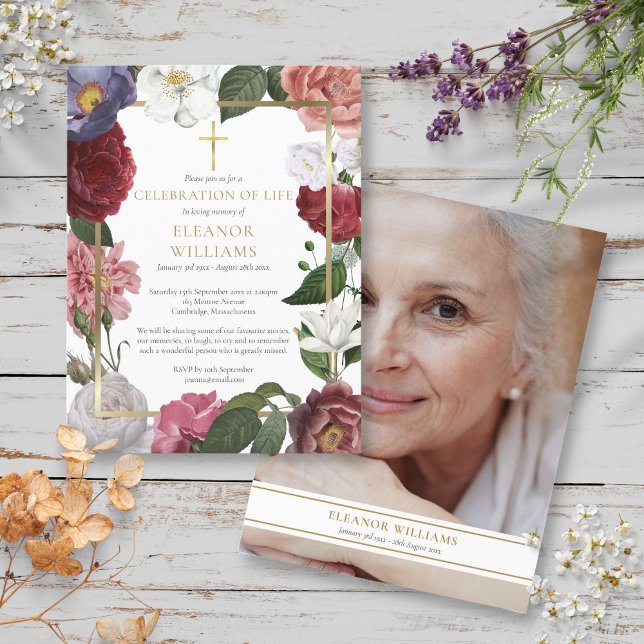 Blumenfeier zum Foto des Goldkreuzkreuzes Ankündigungspostkarte (Floral Celebration of Life Gold Cross Photo Announcement Postcard)