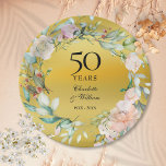 Blumengarland Gold Foil 50. Hochzeitstag Pappteller<br><div class="desc">Mit einer zarten,  floralen Aquarellgarage auf Goldfolie-Hintergrund kann diese schicke botanische Papiertafel zum 50. Geburtstag personalisiert werden. Entwickelt von Thisisnotme©</div>