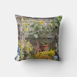 Blumengarten und schmales Boot Kissen