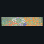 Blumengarten von Gustav Klimt Kurzer Tischläufer<br><div class="desc">Schönes farbenfrohes Gemälde eines Blumengartens von Gustav Klimt. Phantastische Farbvarianten und wunderschöne Blume passen auf viele wunderbare Produkte und Geschenkideen.</div>