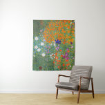 Blumengarten von Gustav Klimt Wandteppich<br><div class="desc">Schönes farbenfrohes Gemälde eines Blumengartens von Gustav Klimt. Phantastische Farbvariationen und wunderschöne Blume passen einfach wunderschön zu vielen wunderbaren Produkten und Geschenkideen.</div>