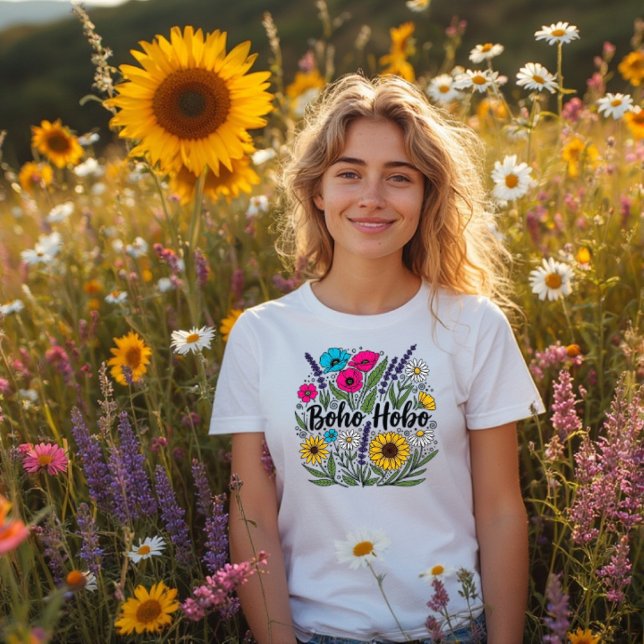 Blumengartendesign von Boho Hobo Tri-Blend Shirt (A cheery flower garden with the word Boho Hobo for a relaxed and laid back country vibe)