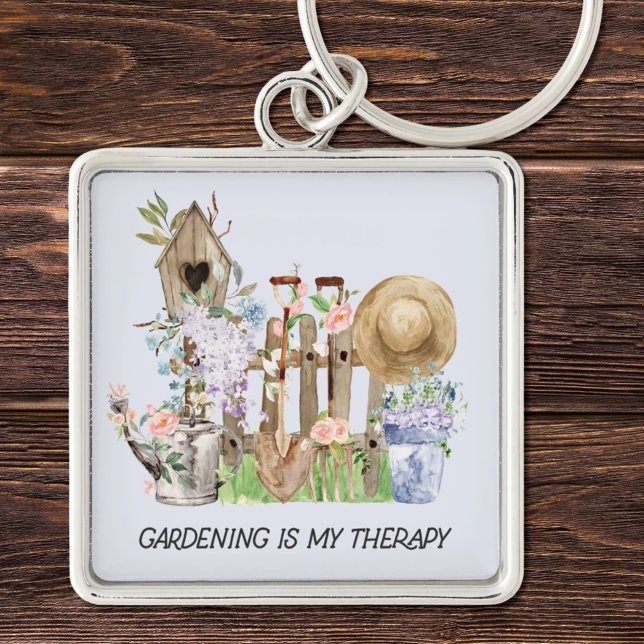 Blumengartenwerkzeuge für Aquarellbilder und Zitat Schlüsselanhänger (Close up on wood)