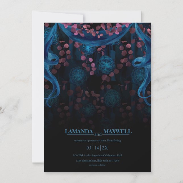 Blumengotik Blau-Rosa Hochzeitshandgefühl Einladung (Vorderseite)