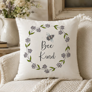 Blumenkranz 'Sei nett' Kissen