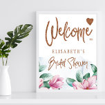 Blumenkupfer-Glitzer Brautparty Begrüßungszeichen Poster<br><div class="desc">Ein modernes,  glamouröses Frühjahr- oder Sommerpferd-Brautparty-Begrüßungsschild mit Aquarell-Blume in Rosa Magnolien,  grünem Blattwerk,  Eukalyptus-Blätter und einem klassischen,  handgeschriebenen,  gebürsteten Kupferkalligraphie-Skript im Kupferstil über einem waschblauen Hintergrund.             Einfach mit dem Namen der Braut zu personalisieren!             Geeignet für moderne Blumenglasur,  Gartenanlage im Freien oder elegante Hochzeitsfeiern im Hinterhof.</div>