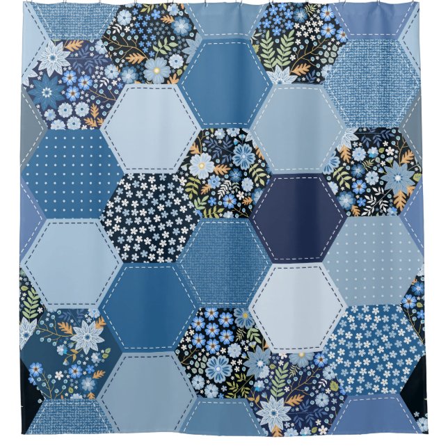 Blumenmuster, Denim Patchwork: blaues Muster. Duschvorhang (Vorderseite)